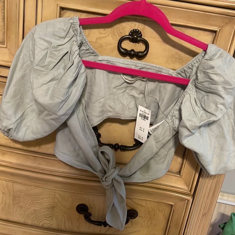A&F tie front linen blend puff sleeve  top